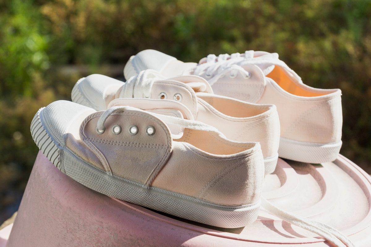 how to pack shoes in a suitcase