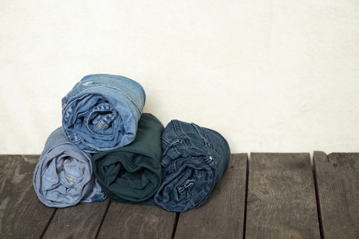 how to roll clothes to pack suitcases