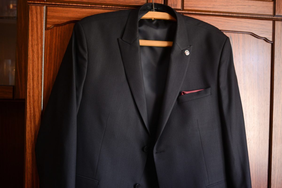 how to fold suits for travel