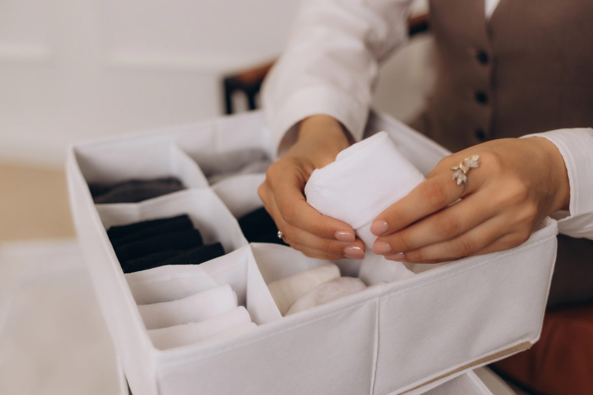 how to roll clothes to pack suitcases