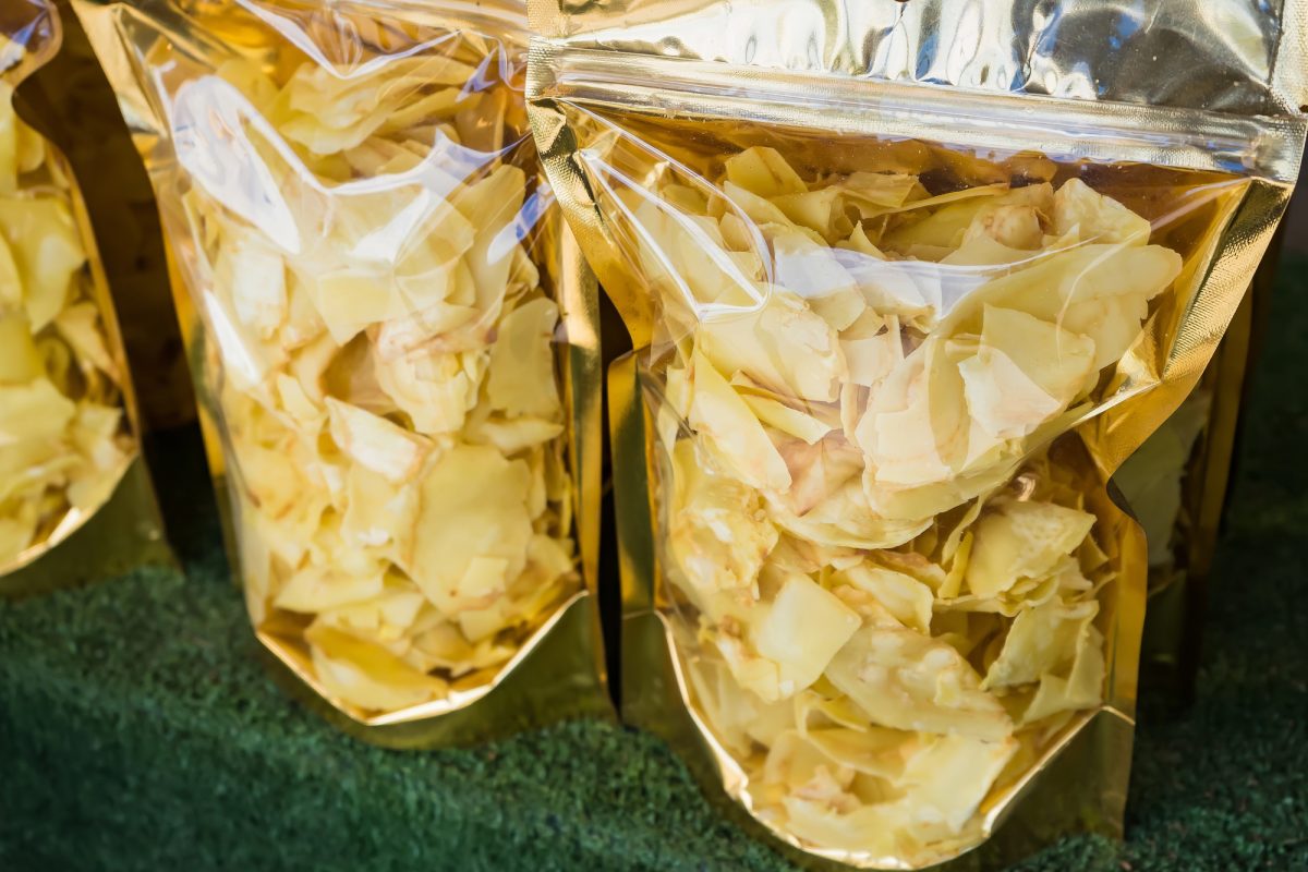 how to pack snacks for a road trip