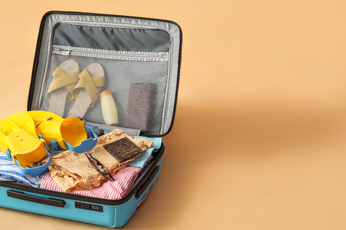 how to hide money when traveling