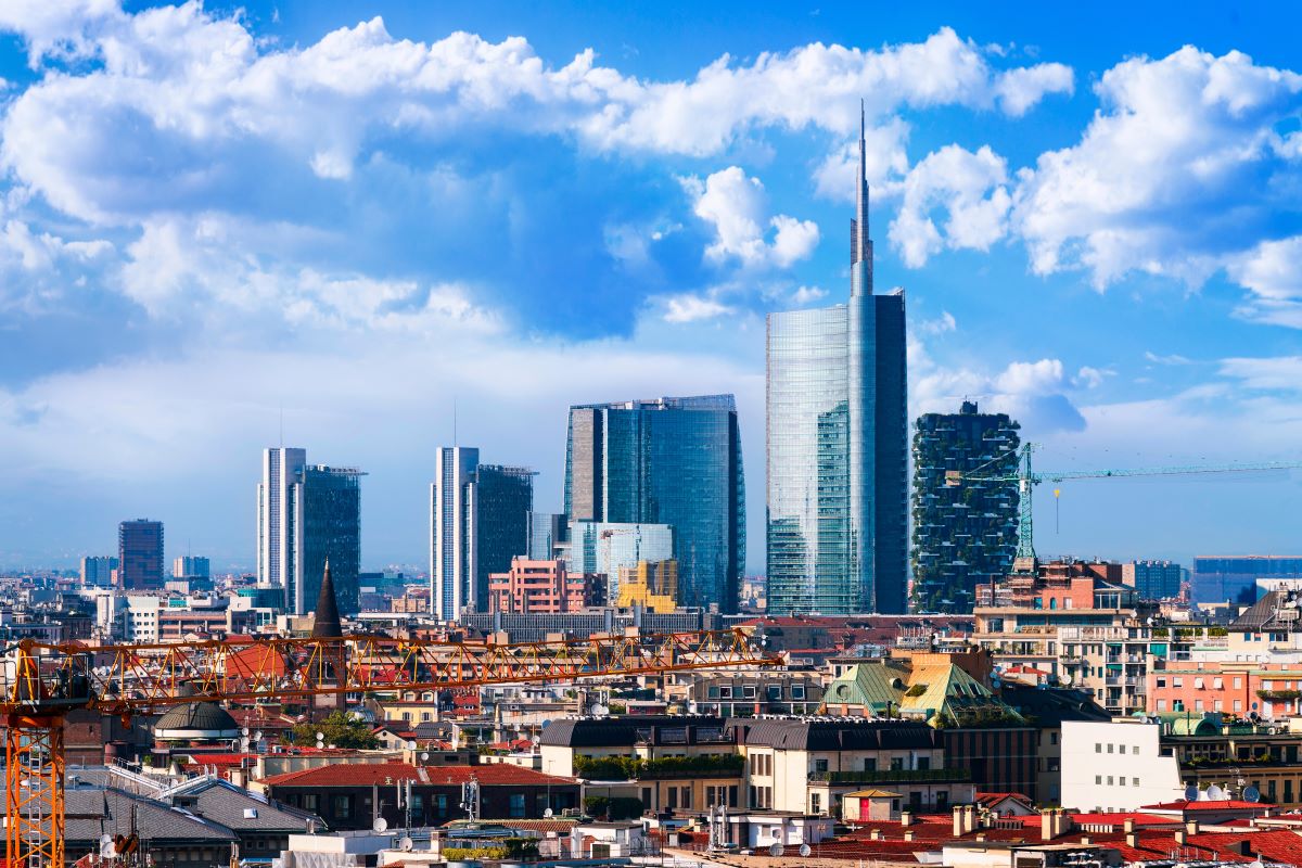 how to move to italy