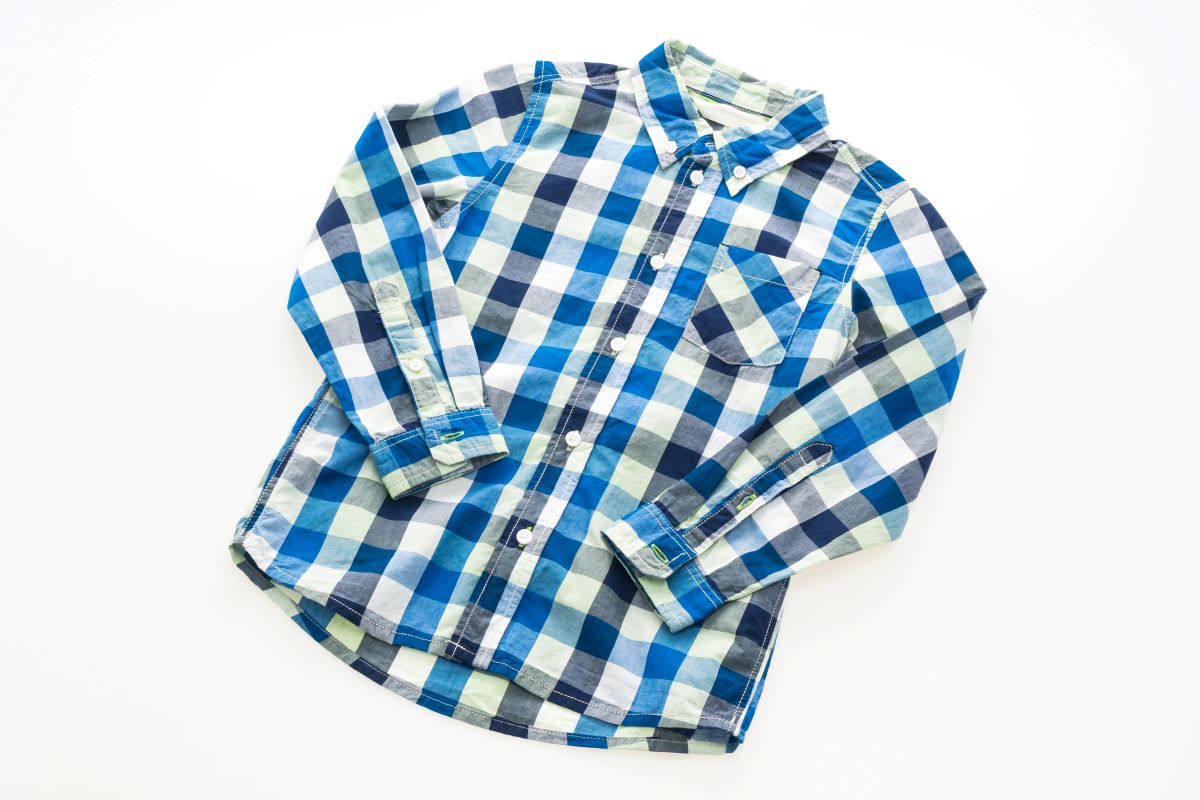 how to fold a shirt for packing