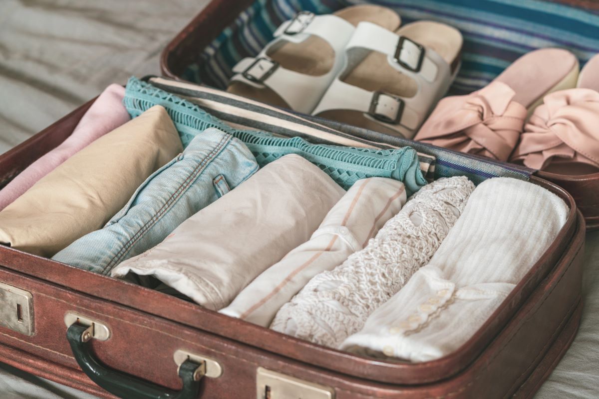 how to pack luggage for plane