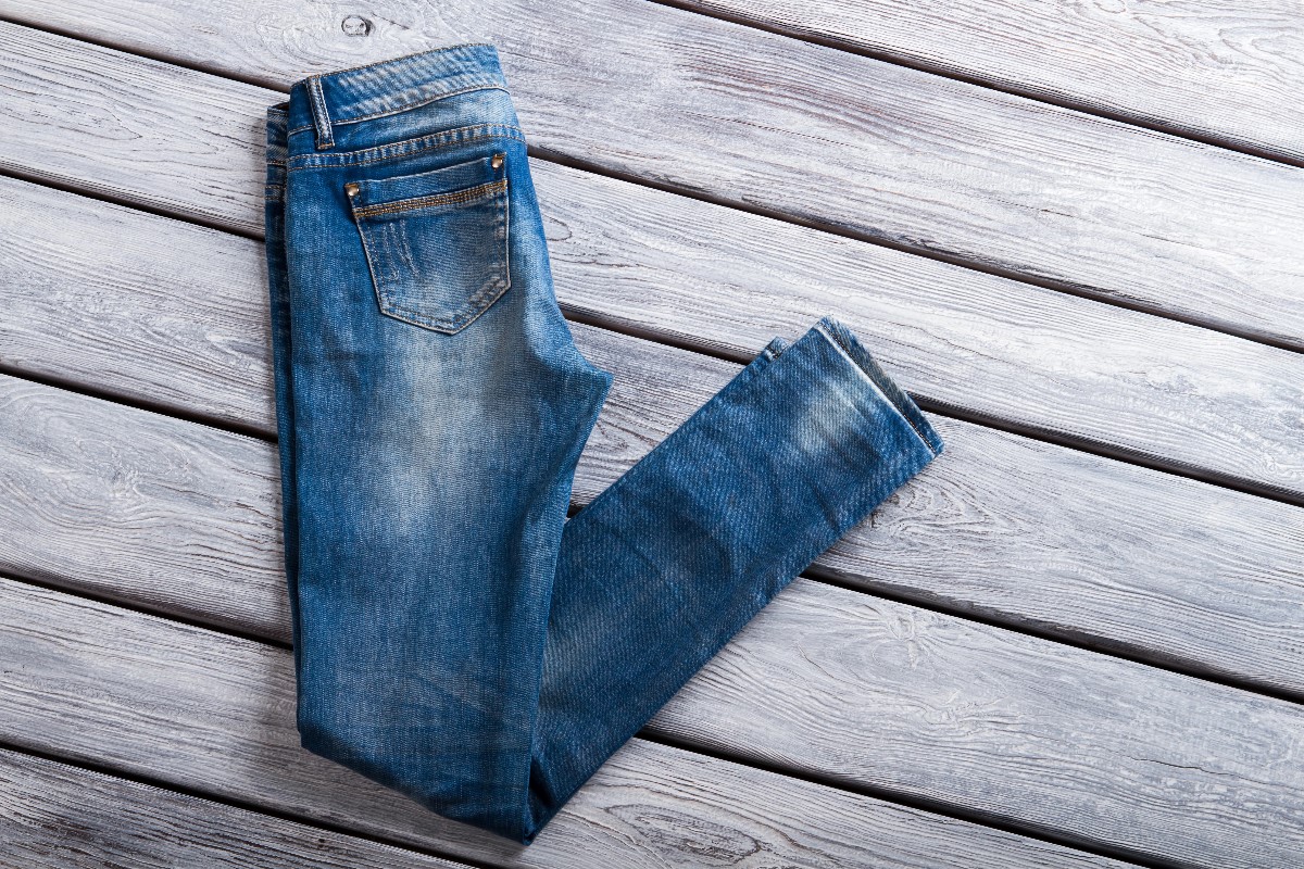 how to fold pants for travel