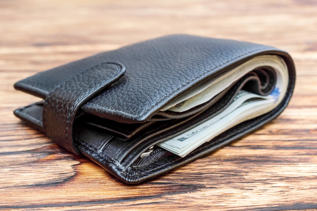 how to hide money when traveling