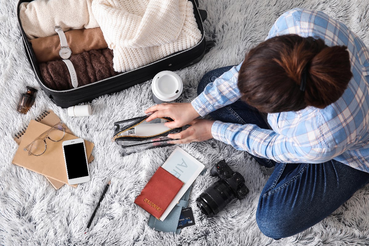 how to pack light for vacation