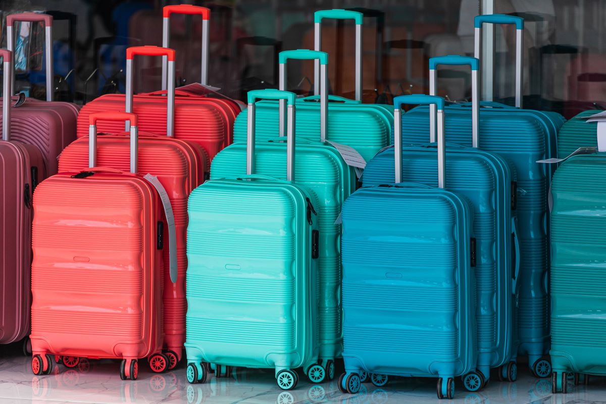 how to pack luggage for plane